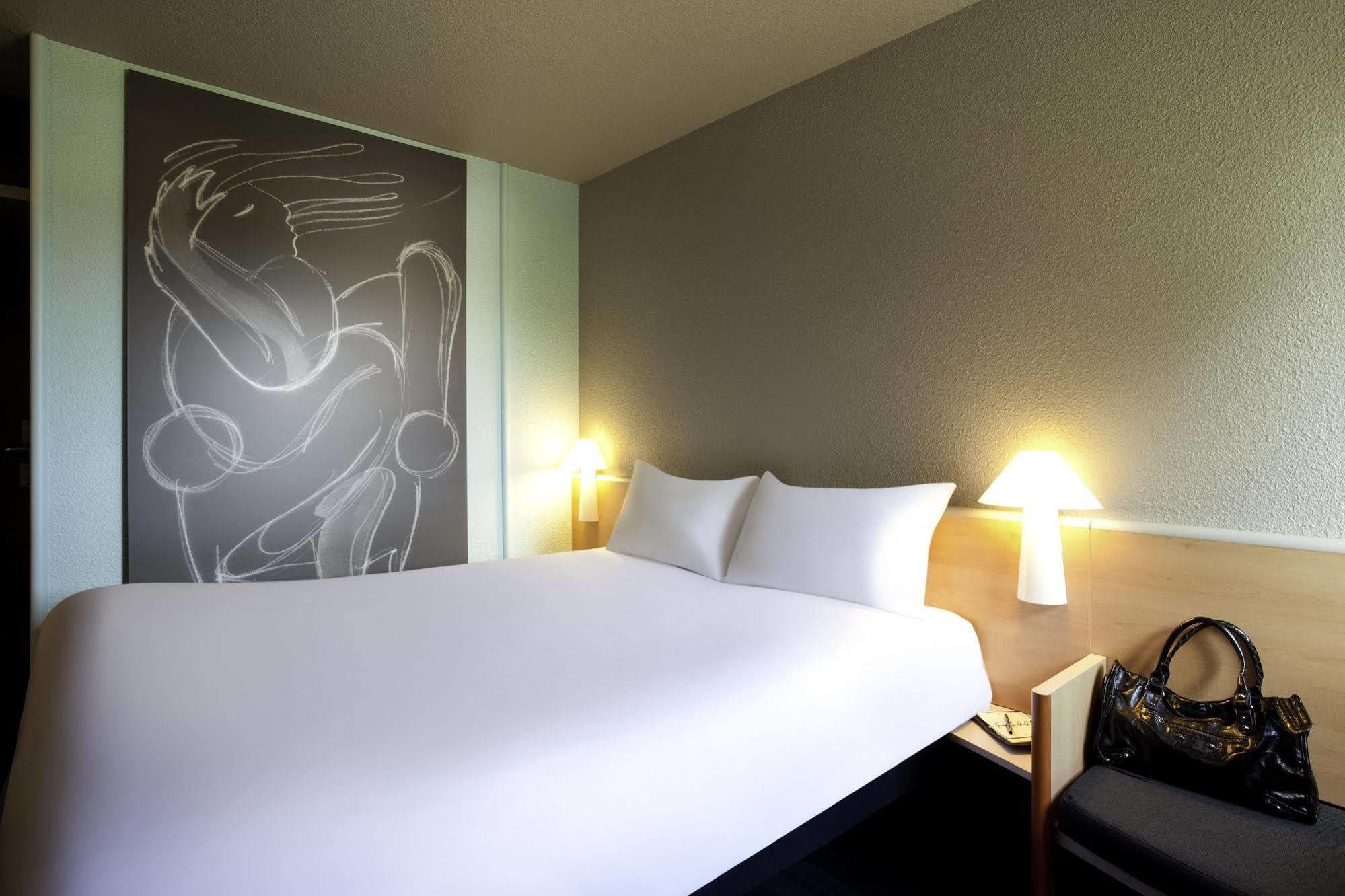 Ibis Mulhouse Ile Napoleon Hotel Sausheim Buitenkant foto
