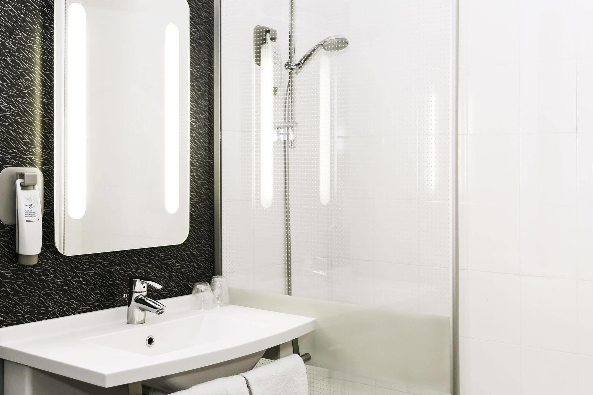 Ibis Mulhouse Ile Napoleon Hotel Sausheim Buitenkant foto