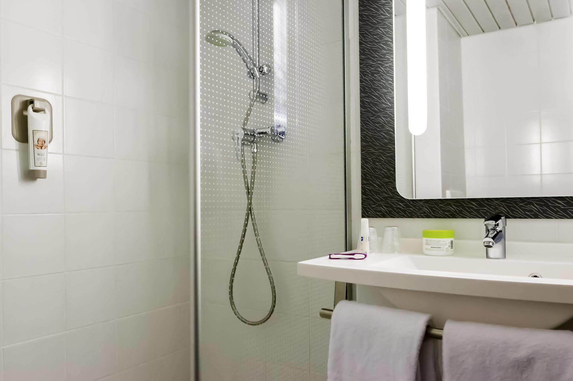Ibis Mulhouse Ile Napoleon Hotel Sausheim Buitenkant foto