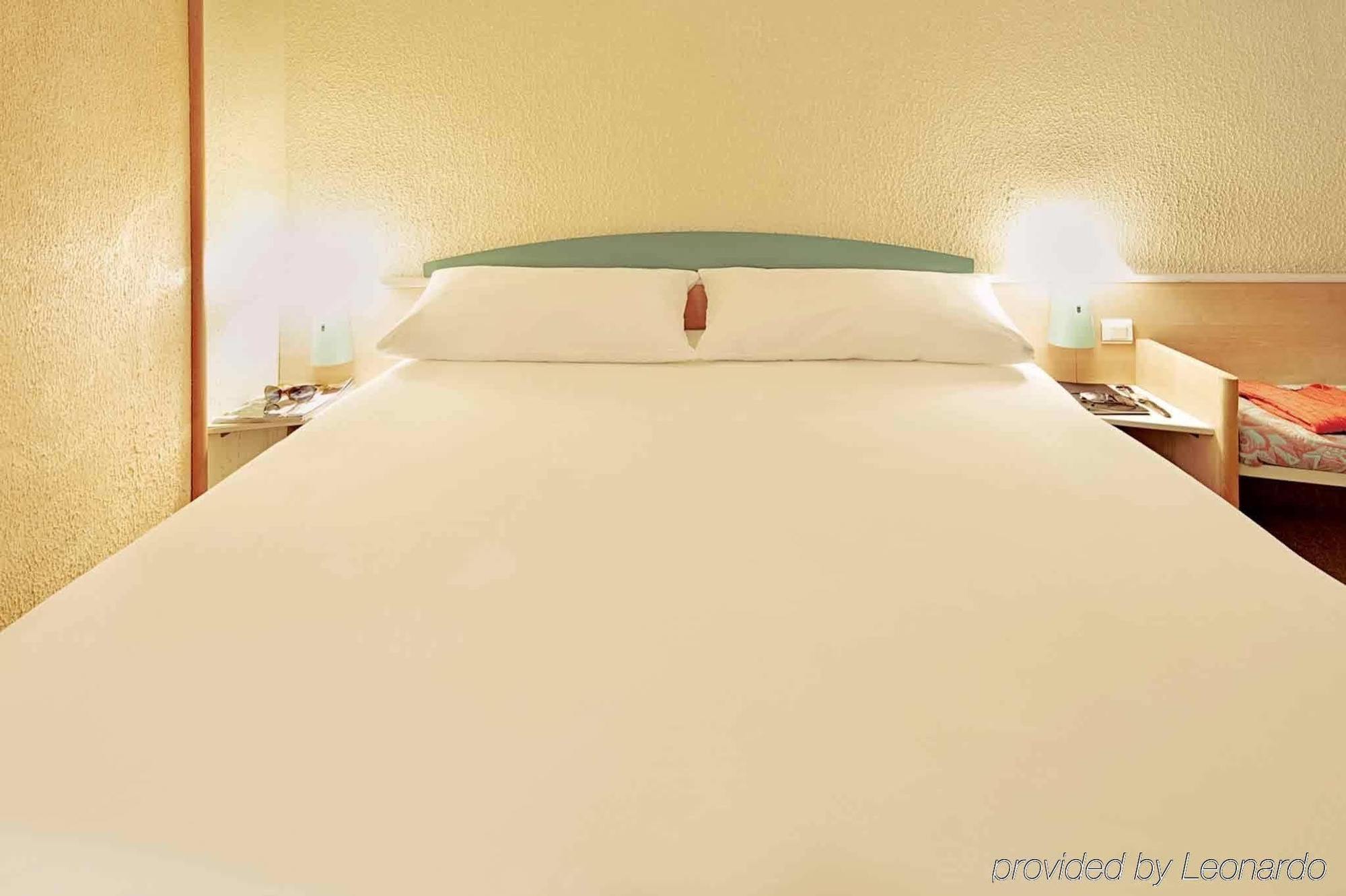 Ibis Mulhouse Ile Napoleon Hotel Sausheim Buitenkant foto